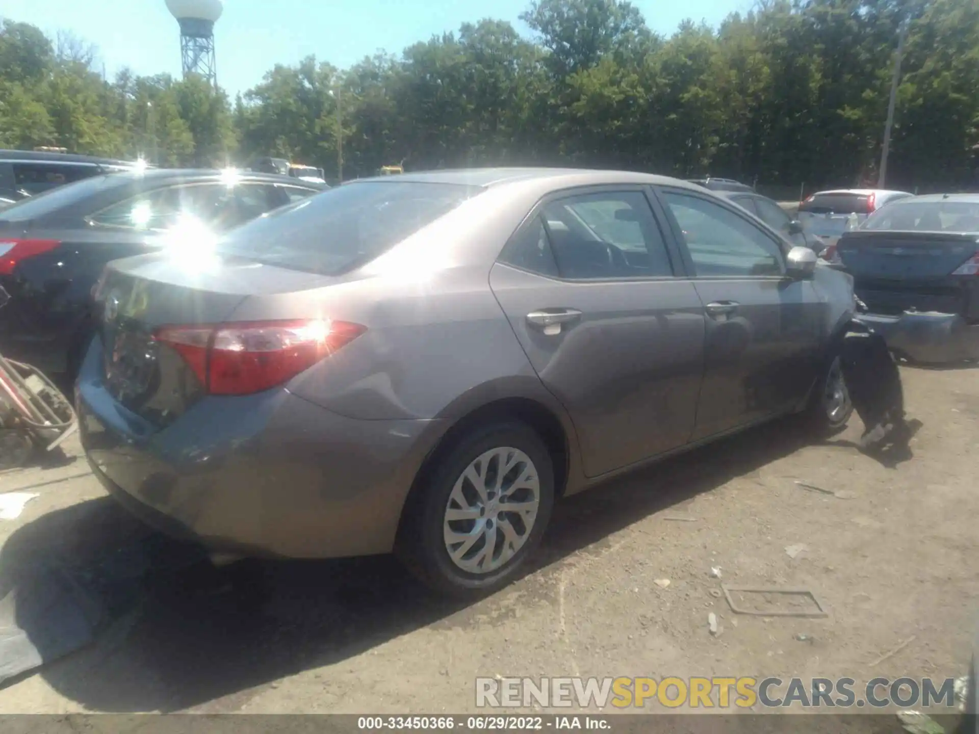 4 Photograph of a damaged car 2T1BURHE4KC158819 TOYOTA COROLLA 2019