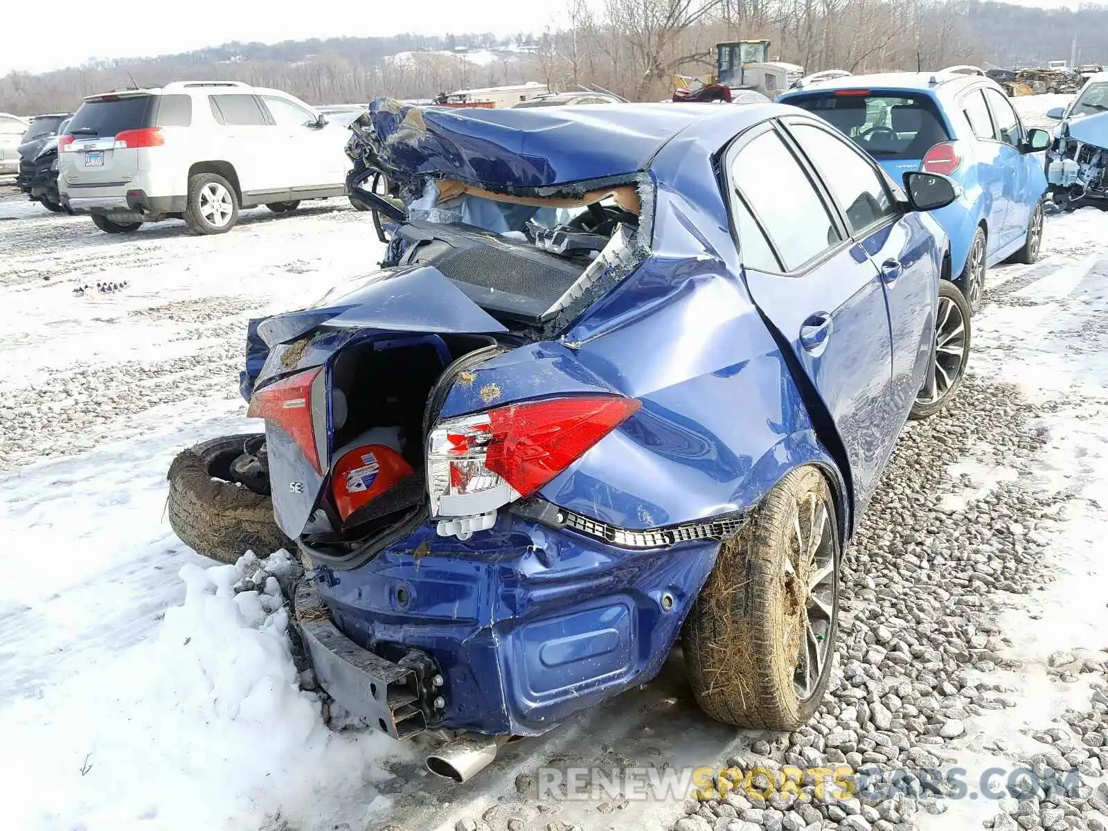 4 Photograph of a damaged car 2T1BURHE4KC160733 TOYOTA COROLLA 2019