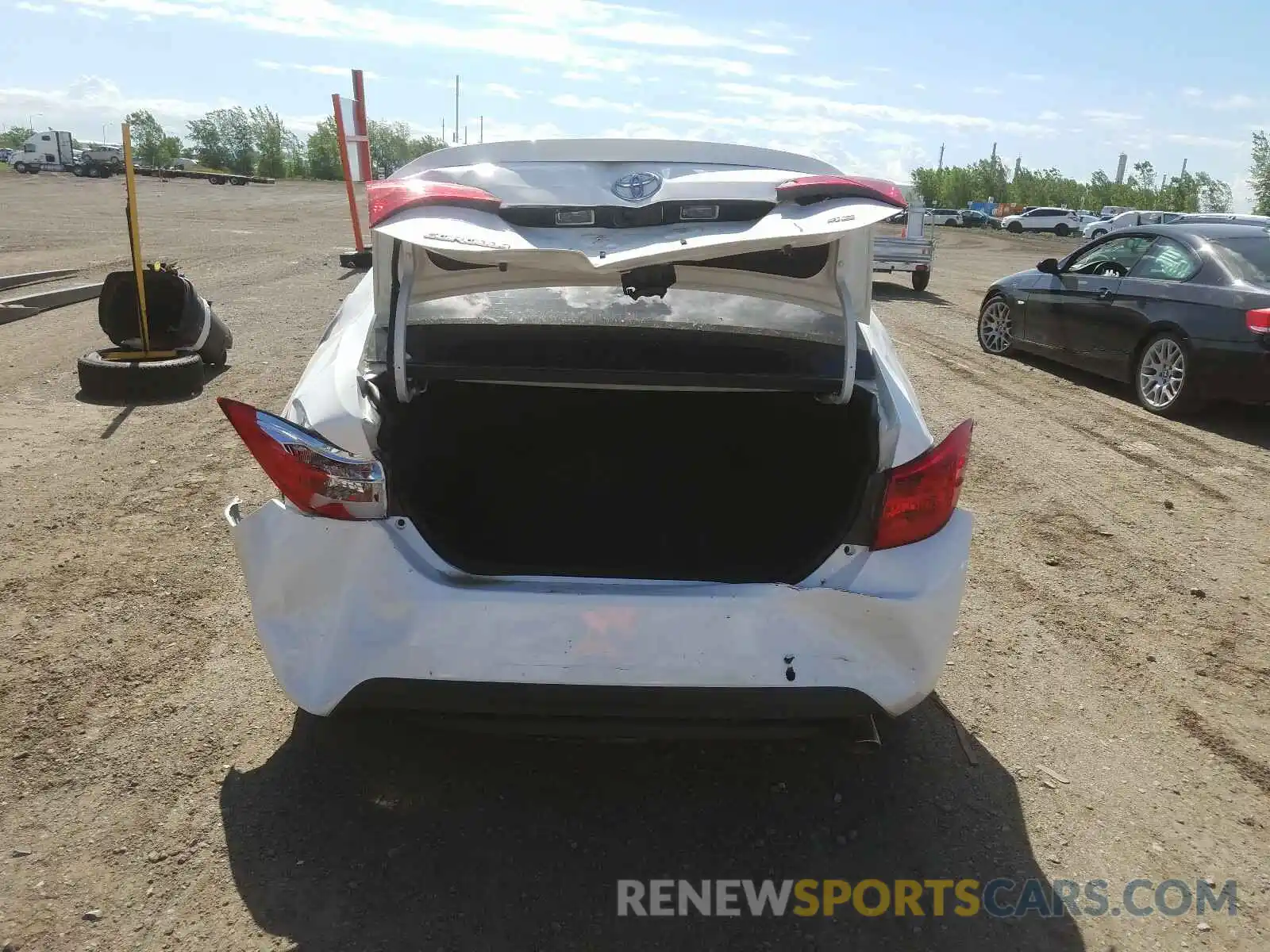 9 Photograph of a damaged car 2T1BURHE4KC161462 TOYOTA COROLLA 2019