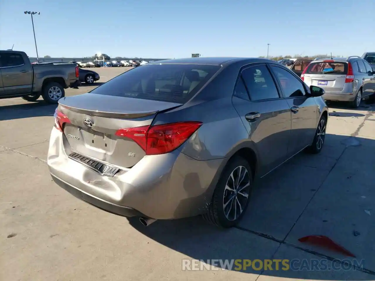 4 Photograph of a damaged car 2T1BURHE4KC162420 TOYOTA COROLLA 2019