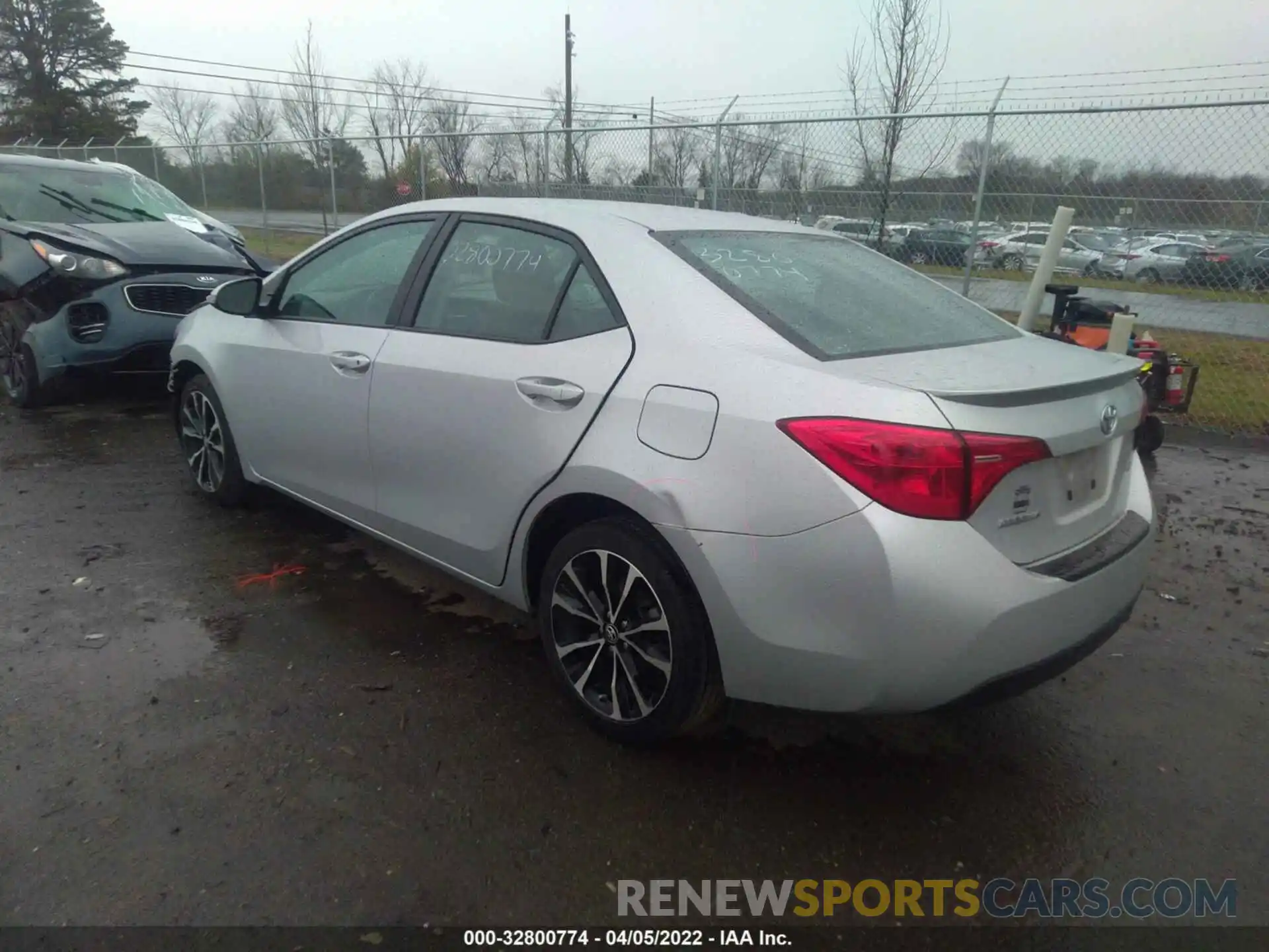 3 Photograph of a damaged car 2T1BURHE4KC164345 TOYOTA COROLLA 2019