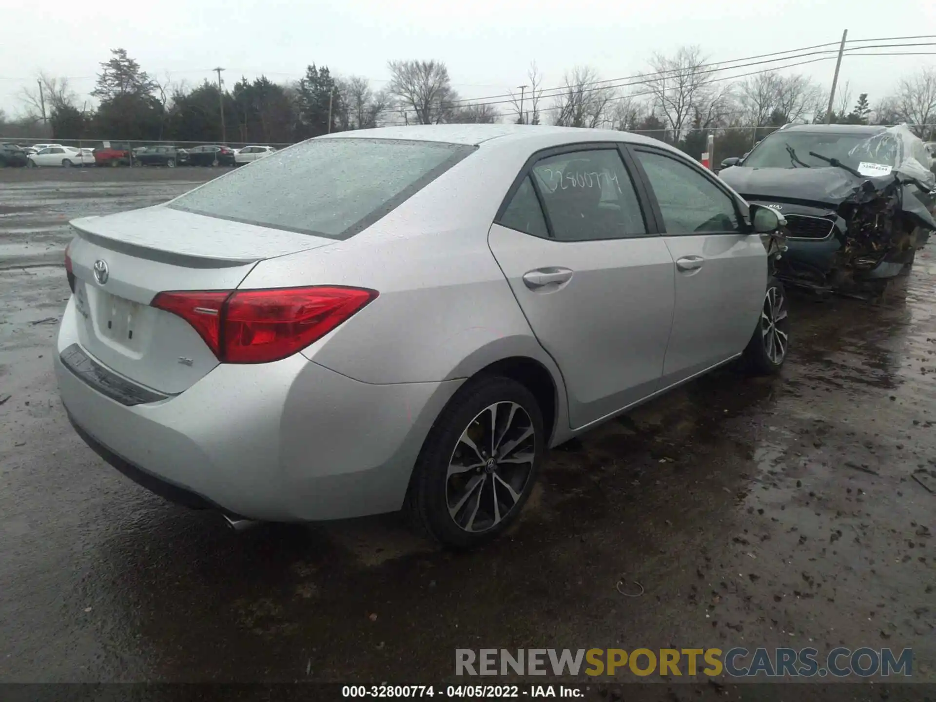 4 Photograph of a damaged car 2T1BURHE4KC164345 TOYOTA COROLLA 2019