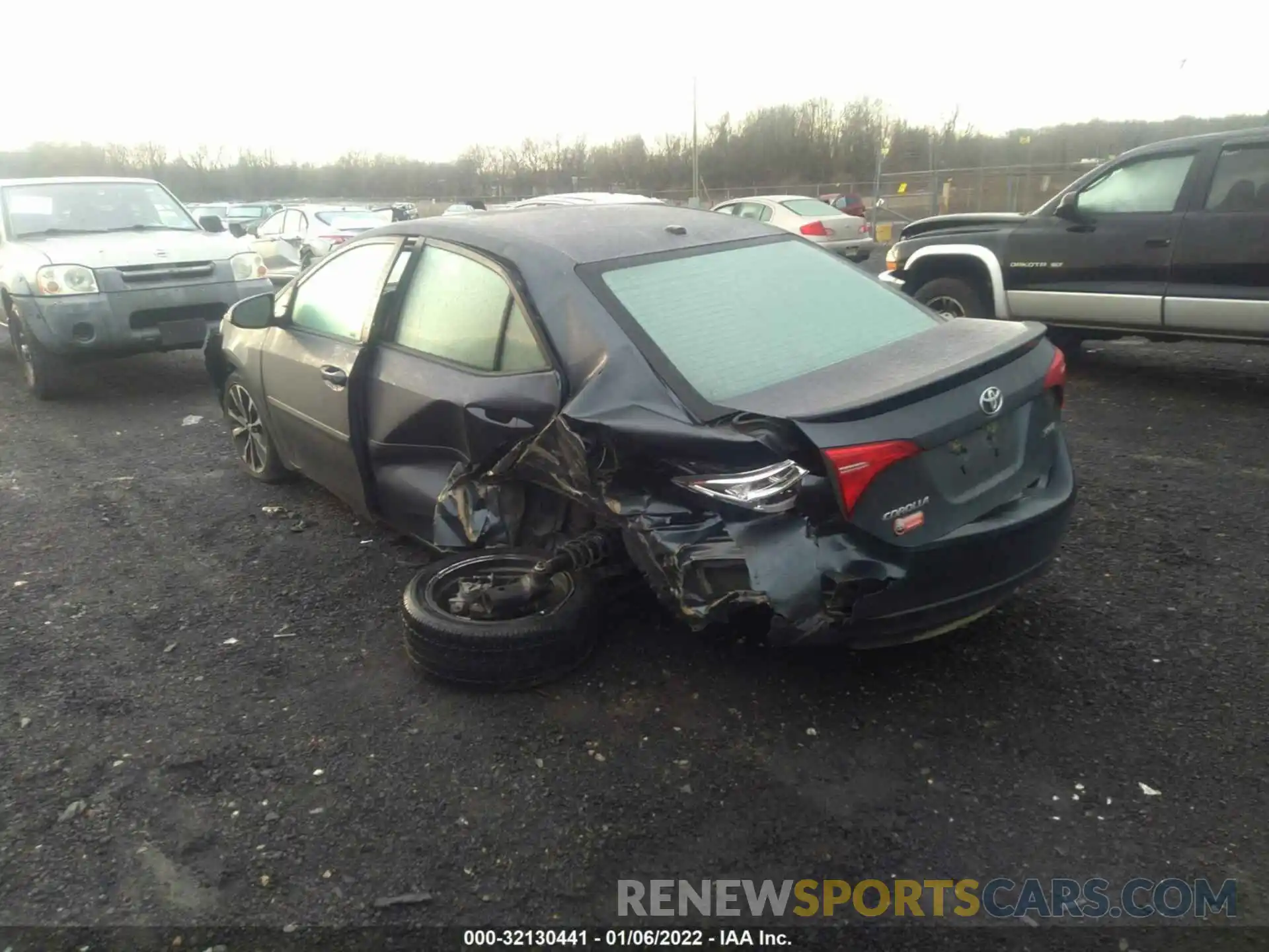 3 Photograph of a damaged car 2T1BURHE4KC165284 TOYOTA COROLLA 2019