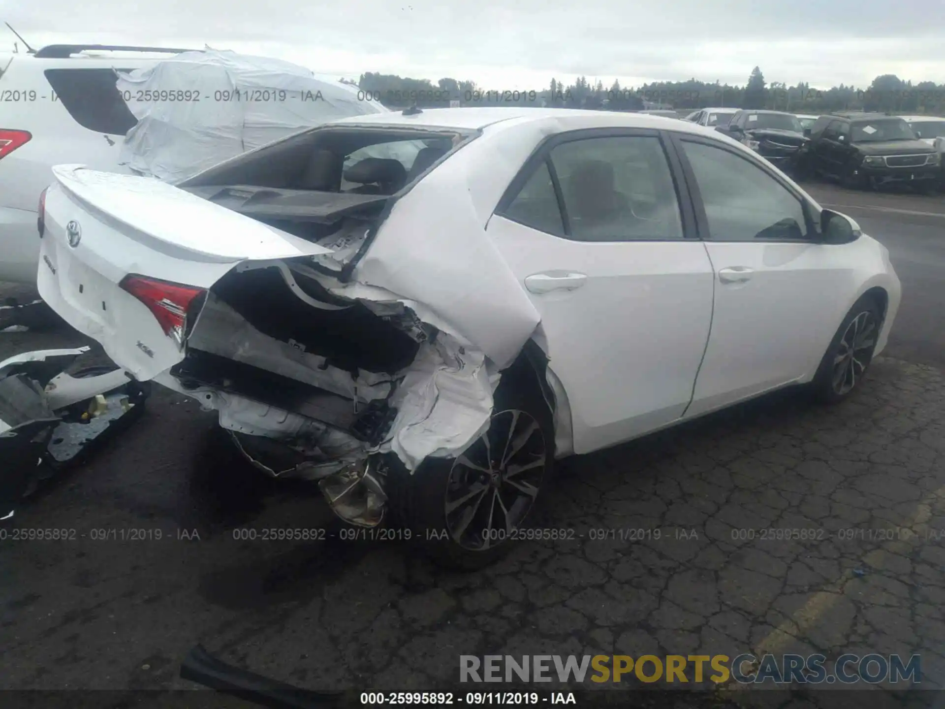 4 Photograph of a damaged car 2T1BURHE4KC166208 TOYOTA COROLLA 2019