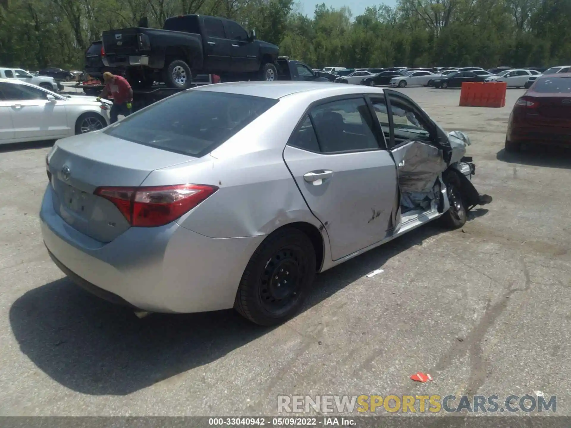 4 Photograph of a damaged car 2T1BURHE4KC167679 TOYOTA COROLLA 2019