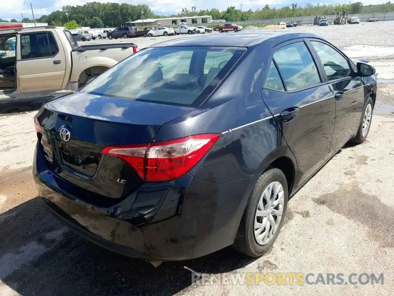 4 Photograph of a damaged car 2T1BURHE4KC168170 TOYOTA COROLLA 2019