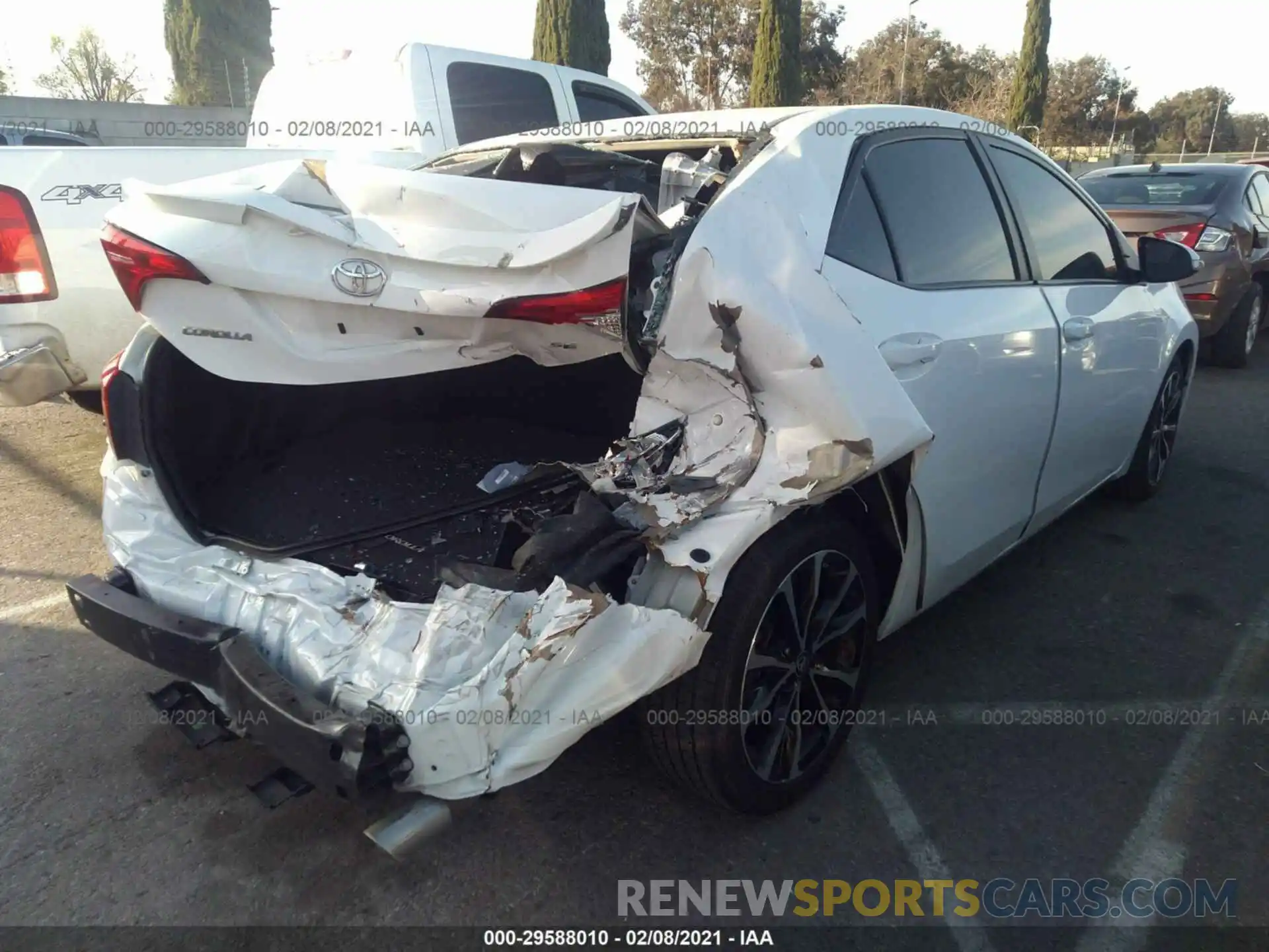 4 Photograph of a damaged car 2T1BURHE4KC168637 TOYOTA COROLLA 2019