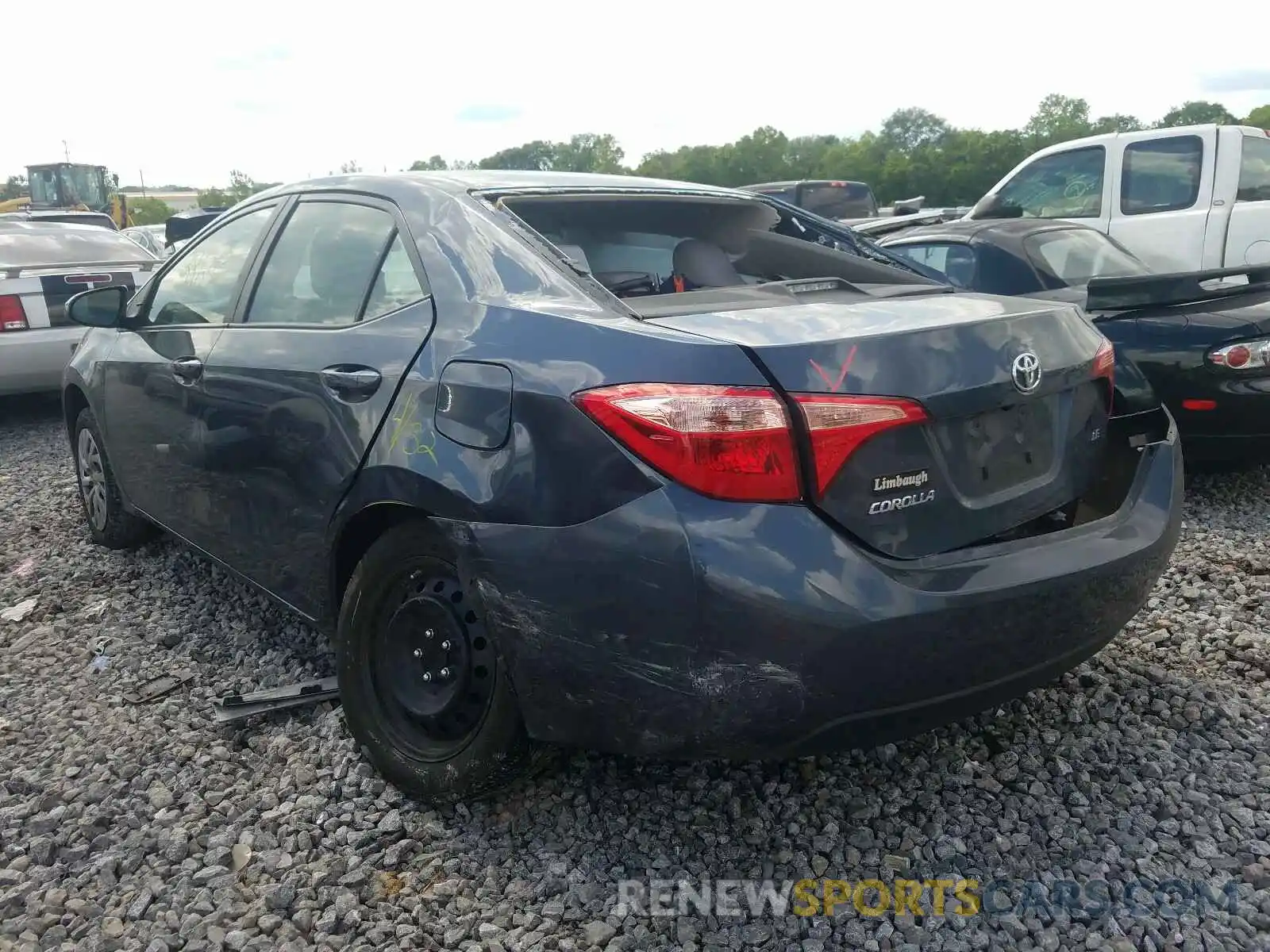 3 Photograph of a damaged car 2T1BURHE4KC169870 TOYOTA COROLLA 2019