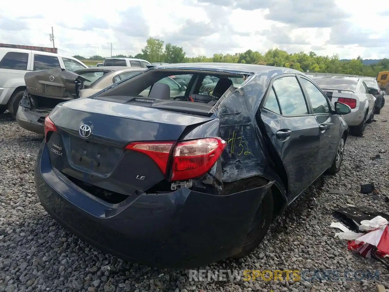 4 Photograph of a damaged car 2T1BURHE4KC169870 TOYOTA COROLLA 2019