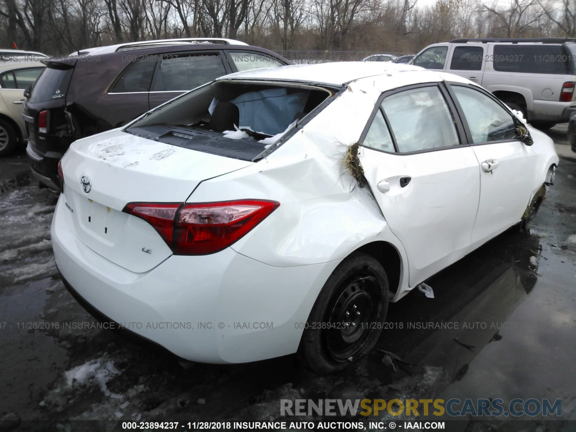 4 Photograph of a damaged car 2T1BURHE4KC169951 TOYOTA COROLLA 2019