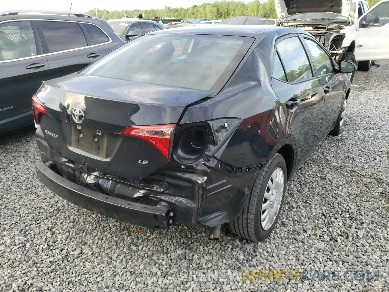 4 Photograph of a damaged car 2T1BURHE4KC170064 TOYOTA COROLLA 2019