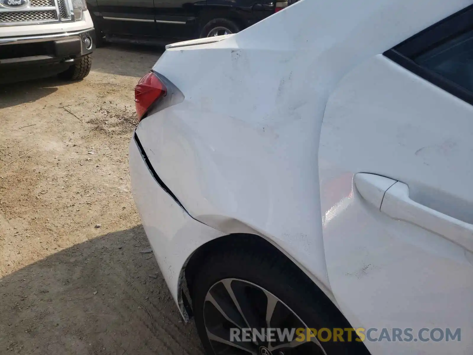 9 Photograph of a damaged car 2T1BURHE4KC170825 TOYOTA COROLLA 2019