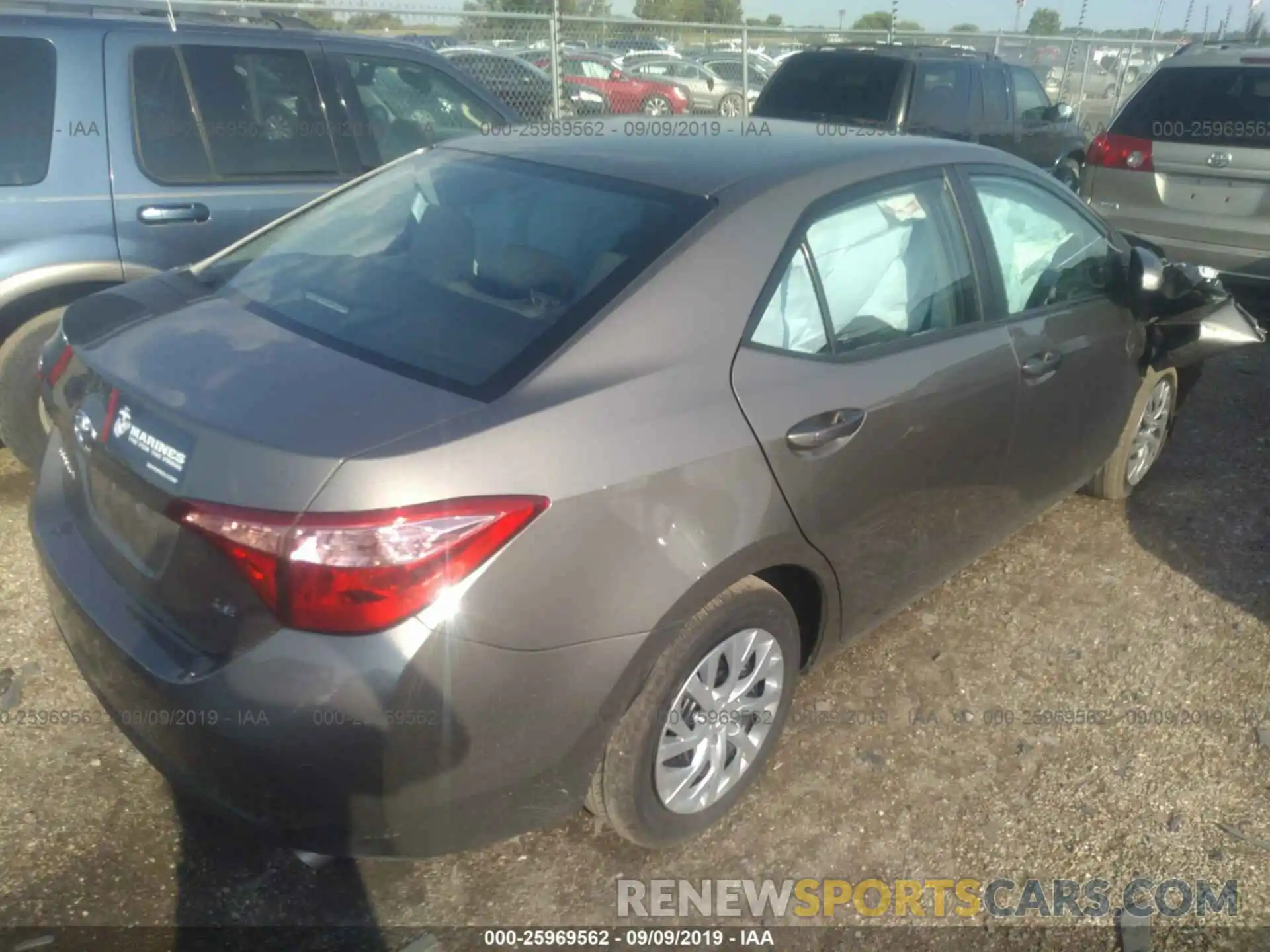 4 Photograph of a damaged car 2T1BURHE4KC170842 TOYOTA COROLLA 2019