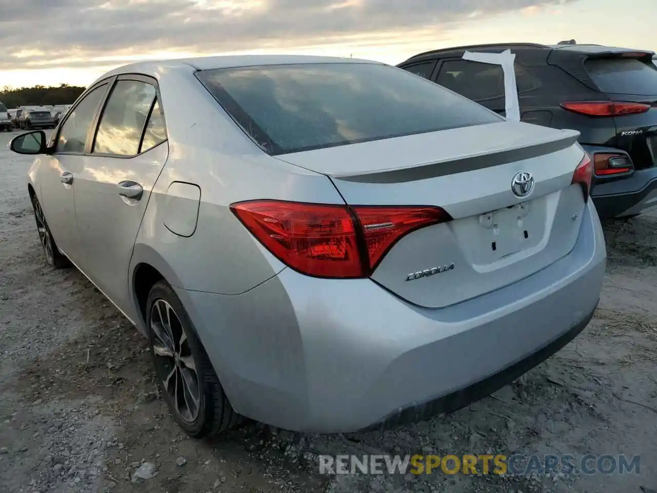 3 Photograph of a damaged car 2T1BURHE4KC171845 TOYOTA COROLLA 2019