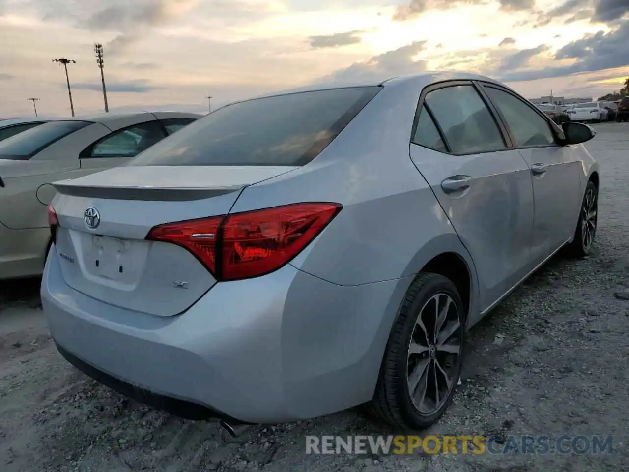 4 Photograph of a damaged car 2T1BURHE4KC171845 TOYOTA COROLLA 2019