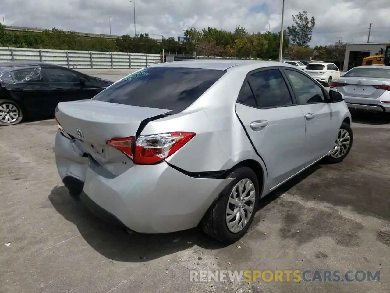 4 Photograph of a damaged car 2T1BURHE4KC172770 TOYOTA COROLLA 2019