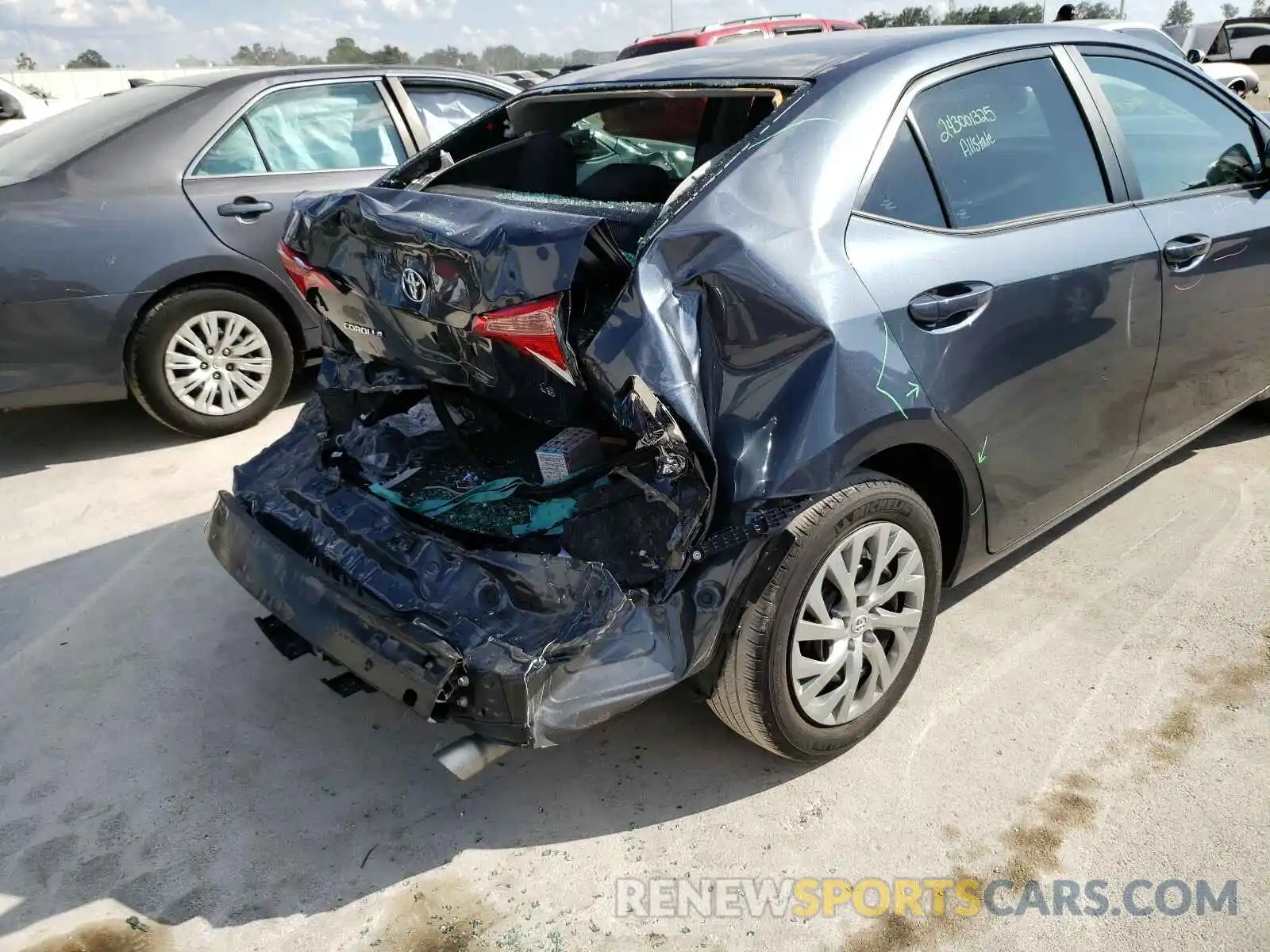 9 Photograph of a damaged car 2T1BURHE4KC172803 TOYOTA COROLLA 2019