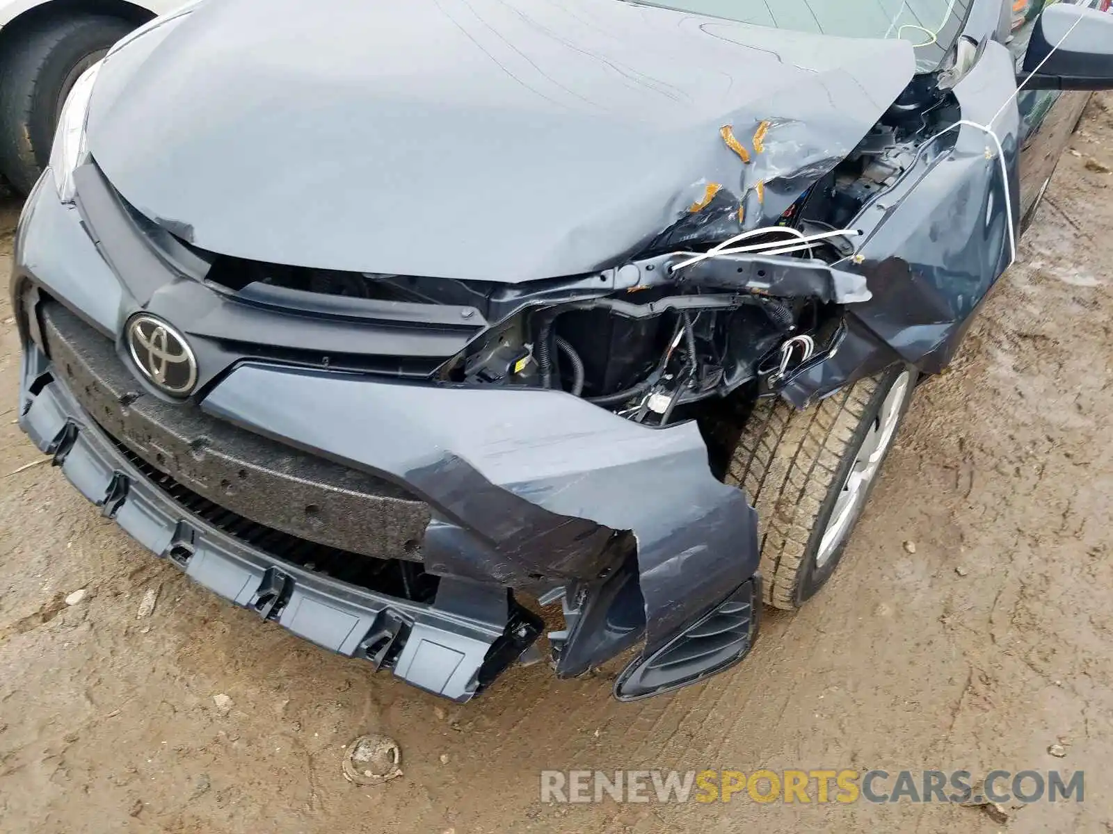 9 Photograph of a damaged car 2T1BURHE4KC173658 TOYOTA COROLLA 2019