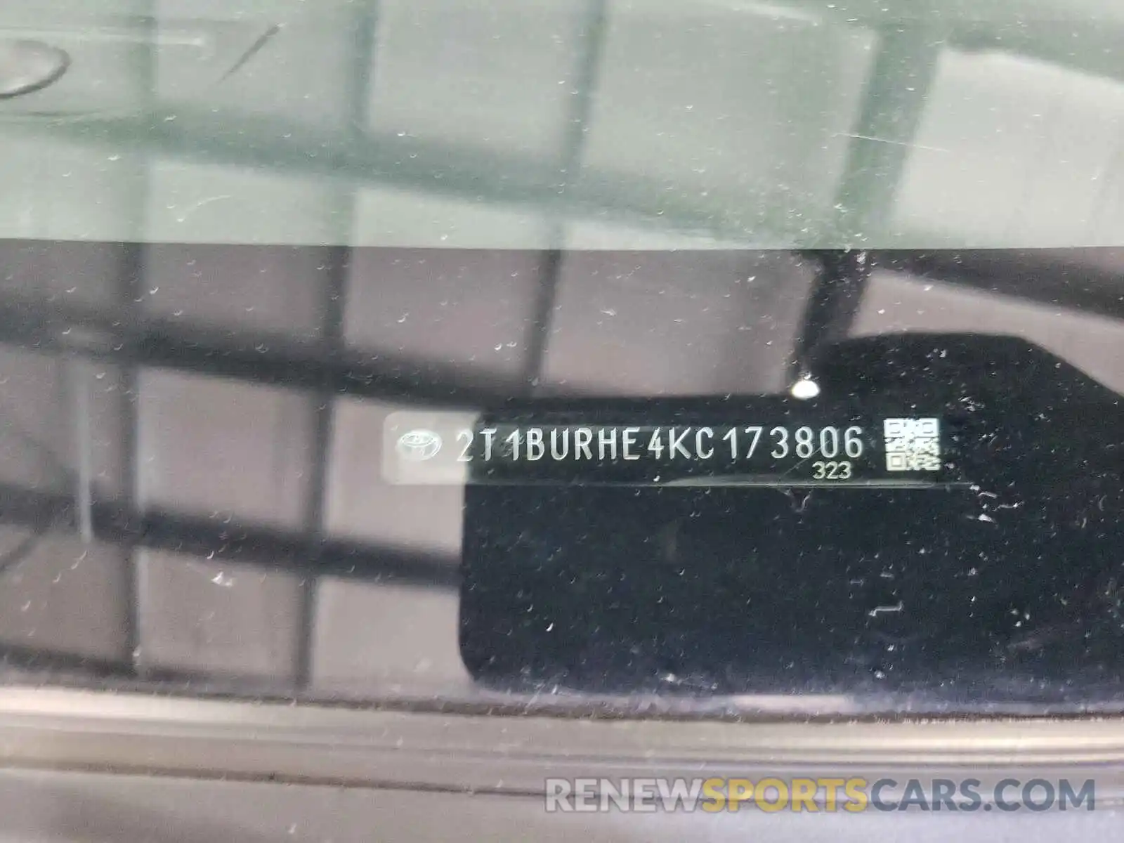 10 Photograph of a damaged car 2T1BURHE4KC173806 TOYOTA COROLLA 2019