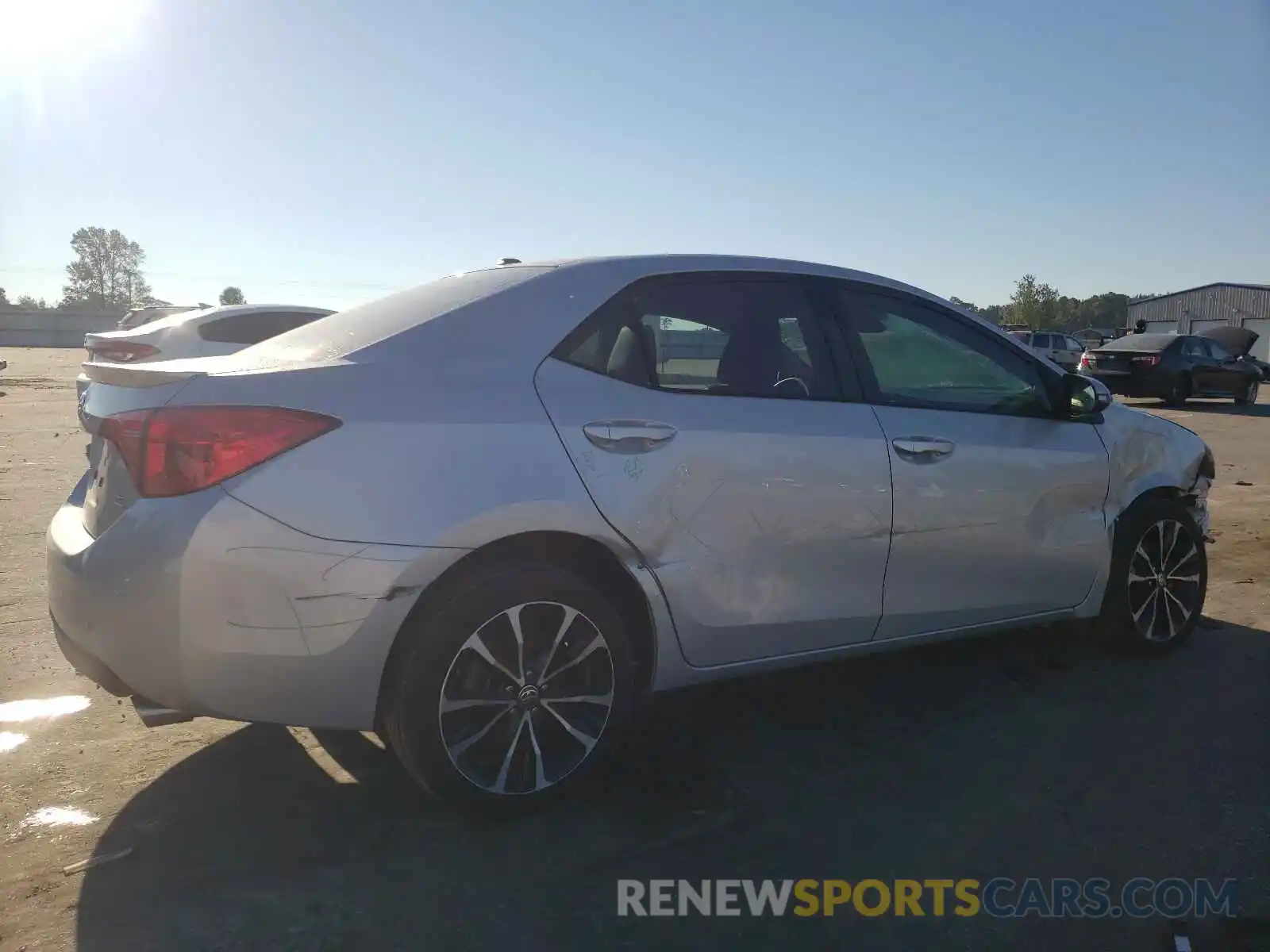 4 Photograph of a damaged car 2T1BURHE4KC174129 TOYOTA COROLLA 2019