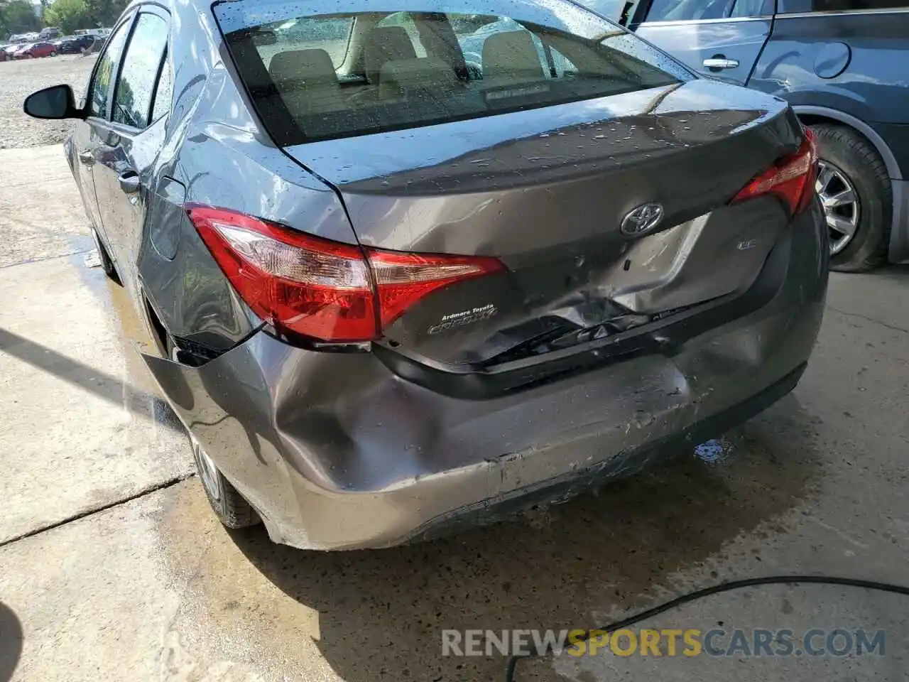 9 Photograph of a damaged car 2T1BURHE4KC174633 TOYOTA COROLLA 2019