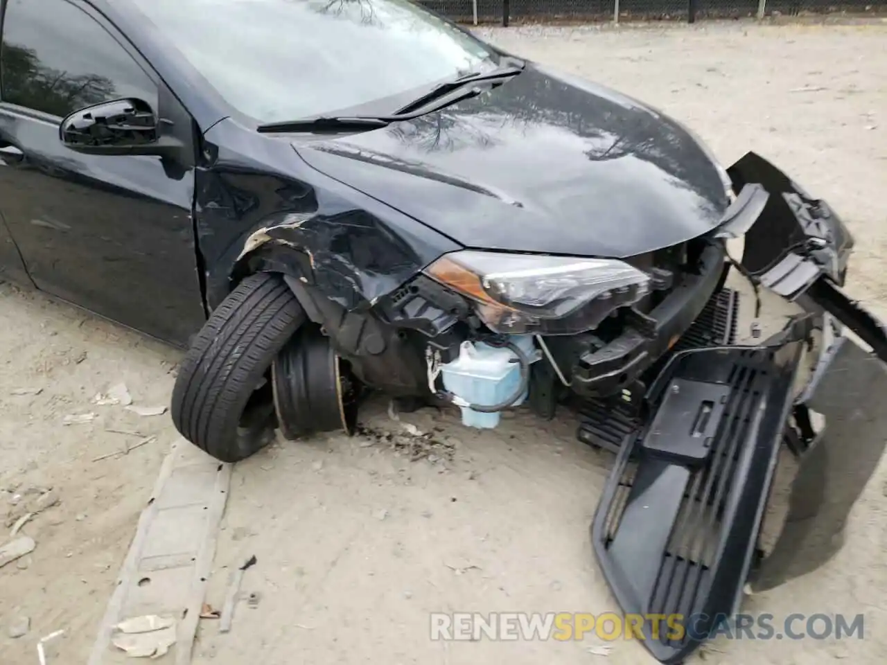 9 Photograph of a damaged car 2T1BURHE4KC174681 TOYOTA COROLLA 2019