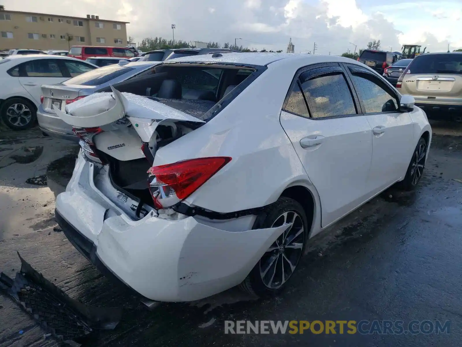 4 Photograph of a damaged car 2T1BURHE4KC174874 TOYOTA COROLLA 2019