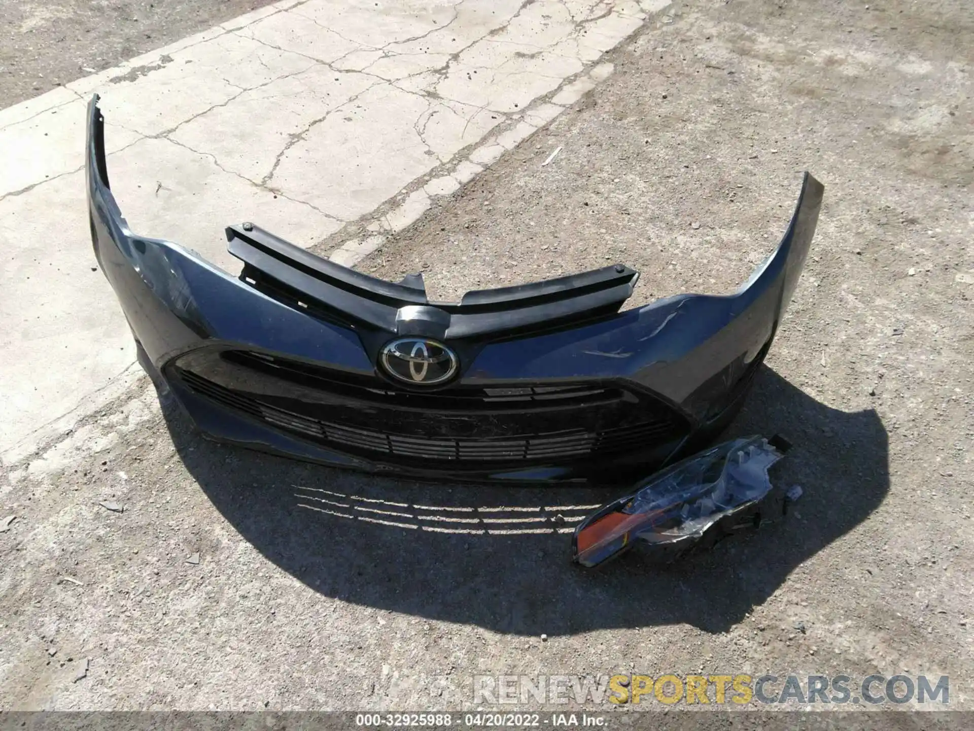 12 Photograph of a damaged car 2T1BURHE4KC175104 TOYOTA COROLLA 2019