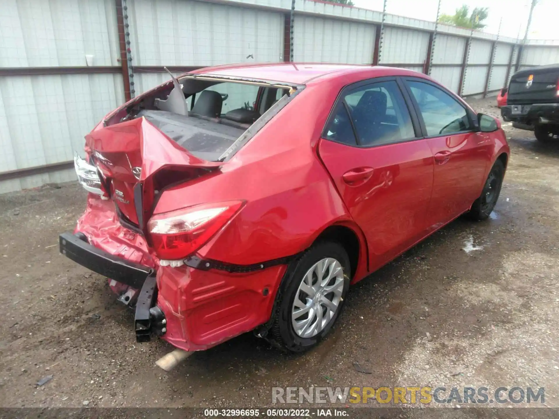 4 Photograph of a damaged car 2T1BURHE4KC176009 TOYOTA COROLLA 2019