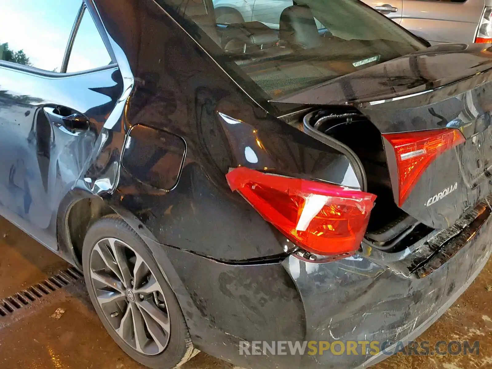 9 Photograph of a damaged car 2T1BURHE4KC176642 TOYOTA COROLLA 2019