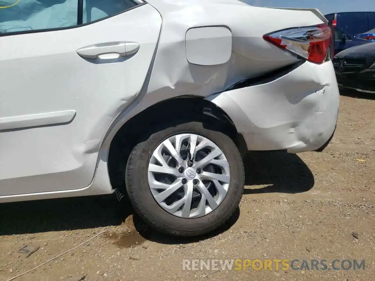 9 Photograph of a damaged car 2T1BURHE4KC180142 TOYOTA COROLLA 2019