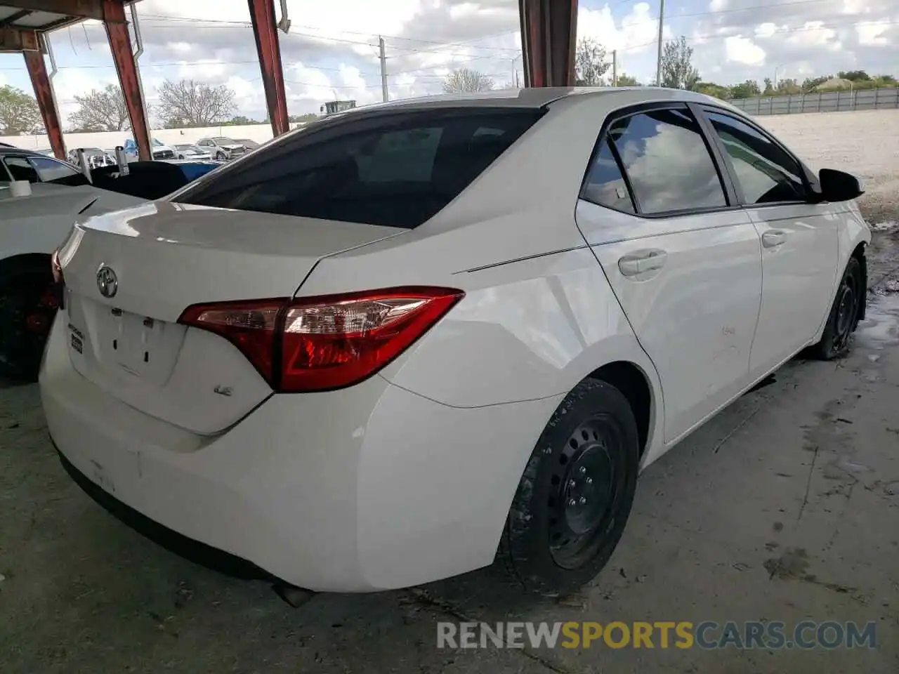 4 Photograph of a damaged car 2T1BURHE4KC182103 TOYOTA COROLLA 2019