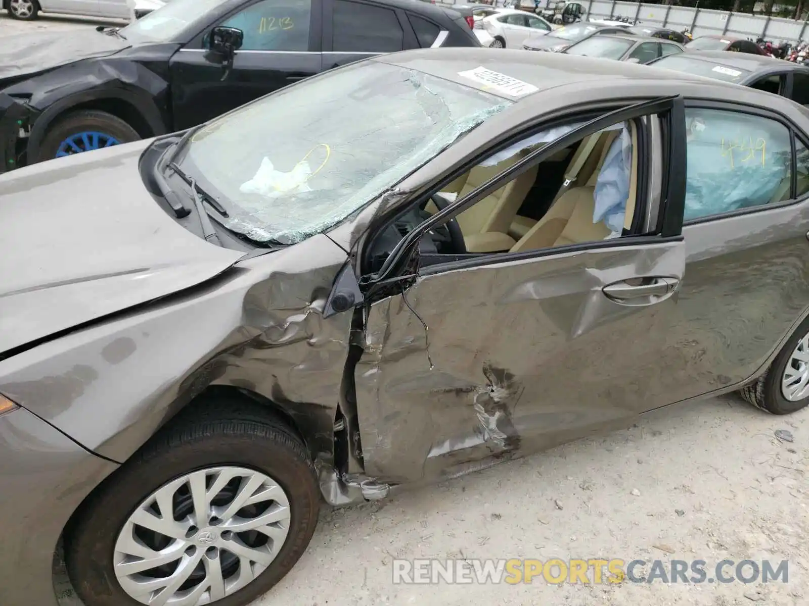 9 Photograph of a damaged car 2T1BURHE4KC182781 TOYOTA COROLLA 2019