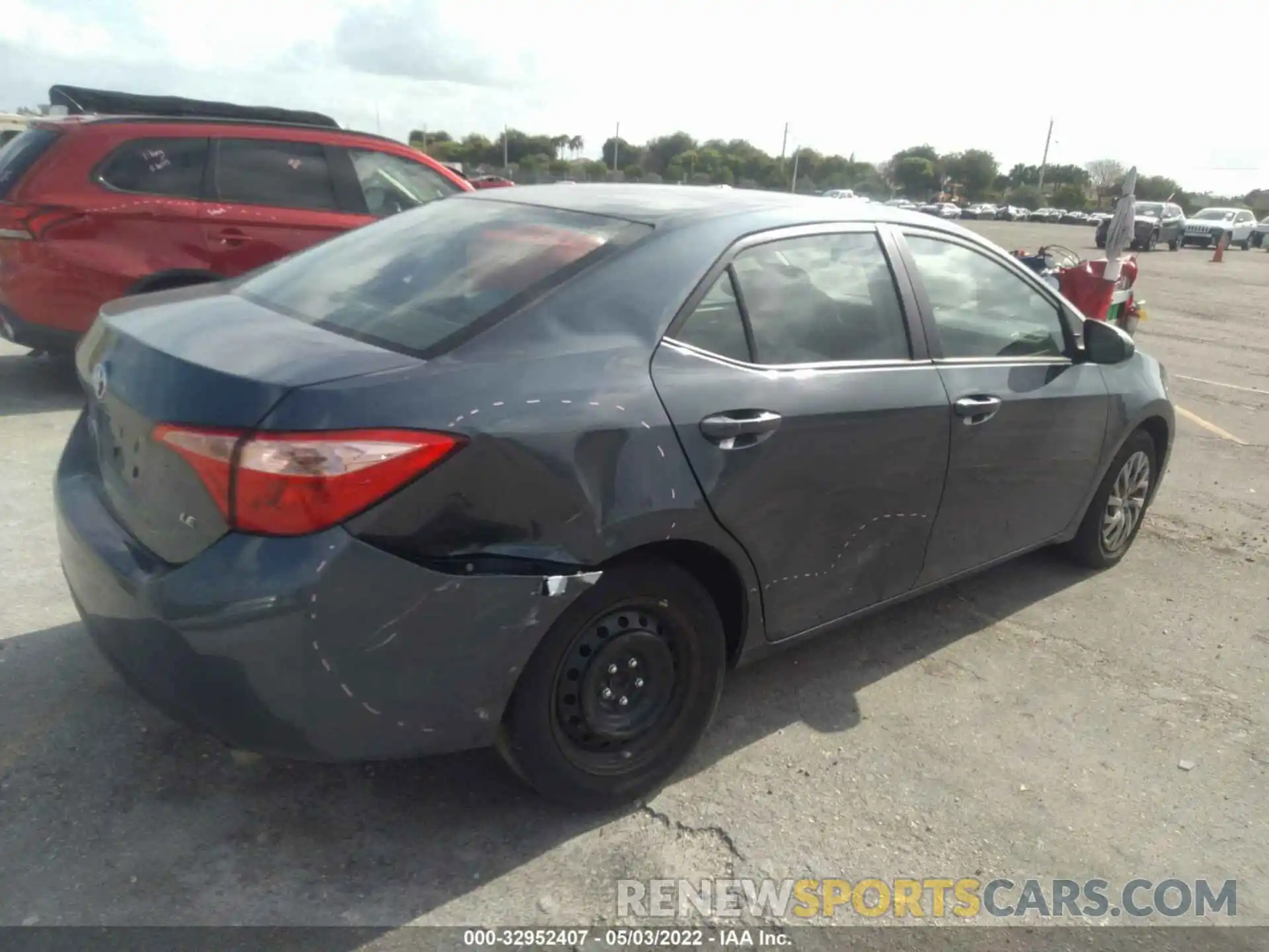 4 Photograph of a damaged car 2T1BURHE4KC184370 TOYOTA COROLLA 2019