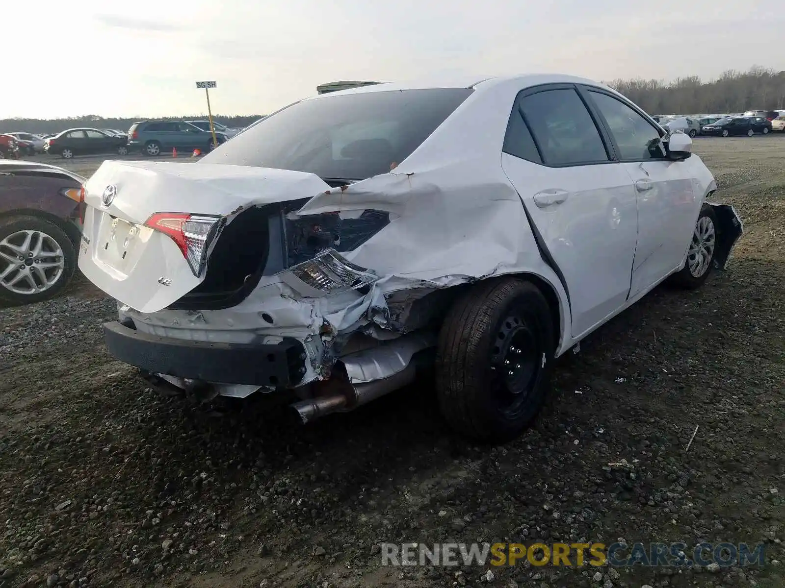 4 Photograph of a damaged car 2T1BURHE4KC185101 TOYOTA COROLLA 2019