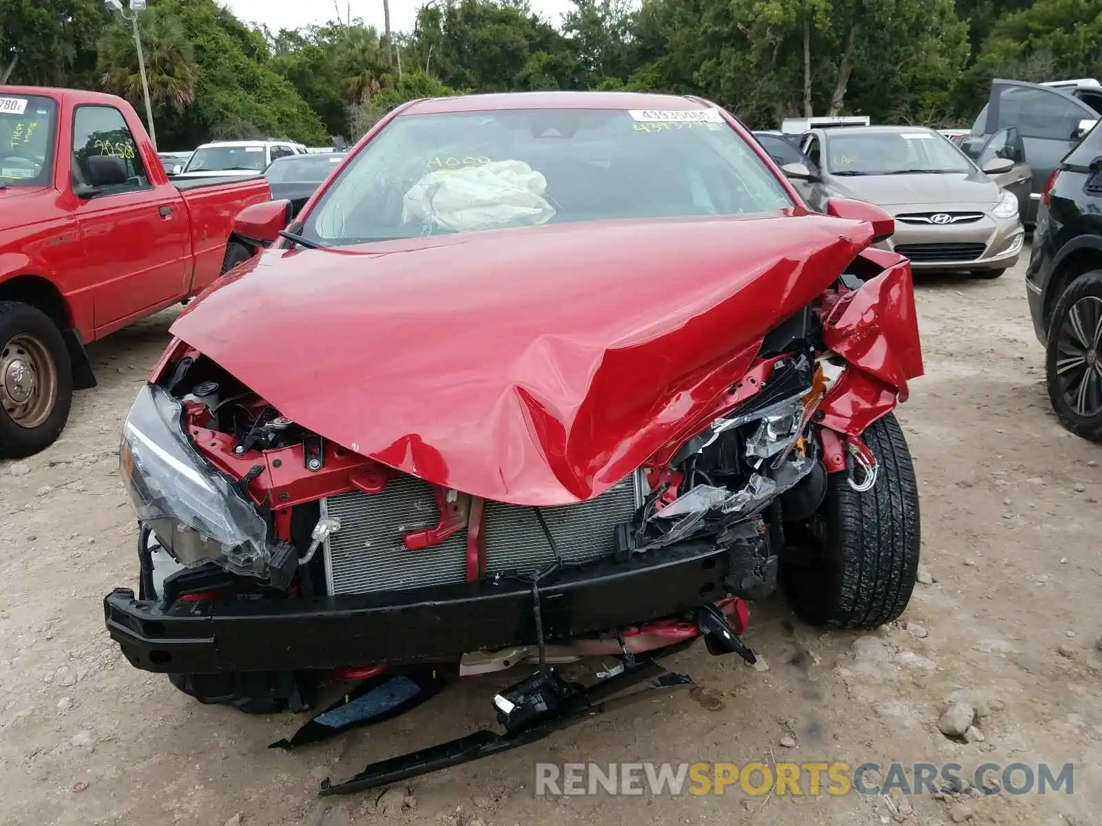 9 Photograph of a damaged car 2T1BURHE4KC185132 TOYOTA COROLLA 2019