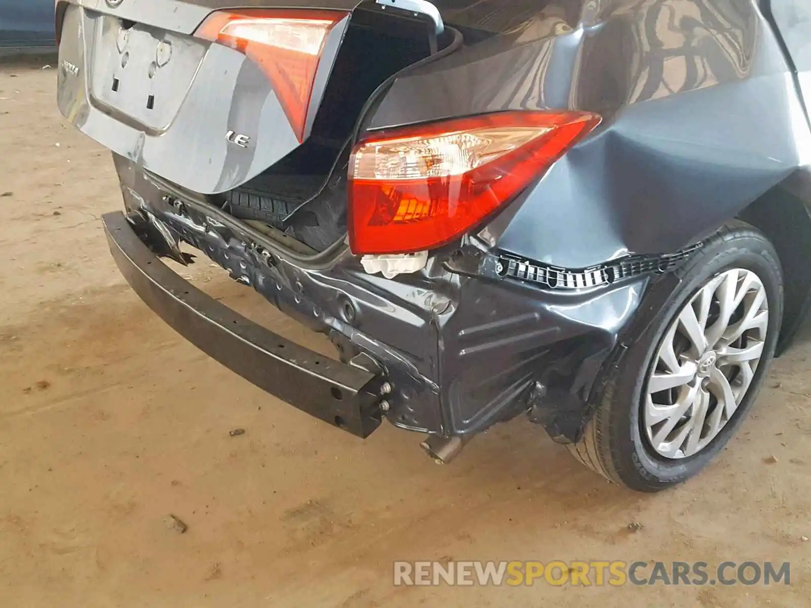 9 Photograph of a damaged car 2T1BURHE4KC185406 TOYOTA COROLLA 2019