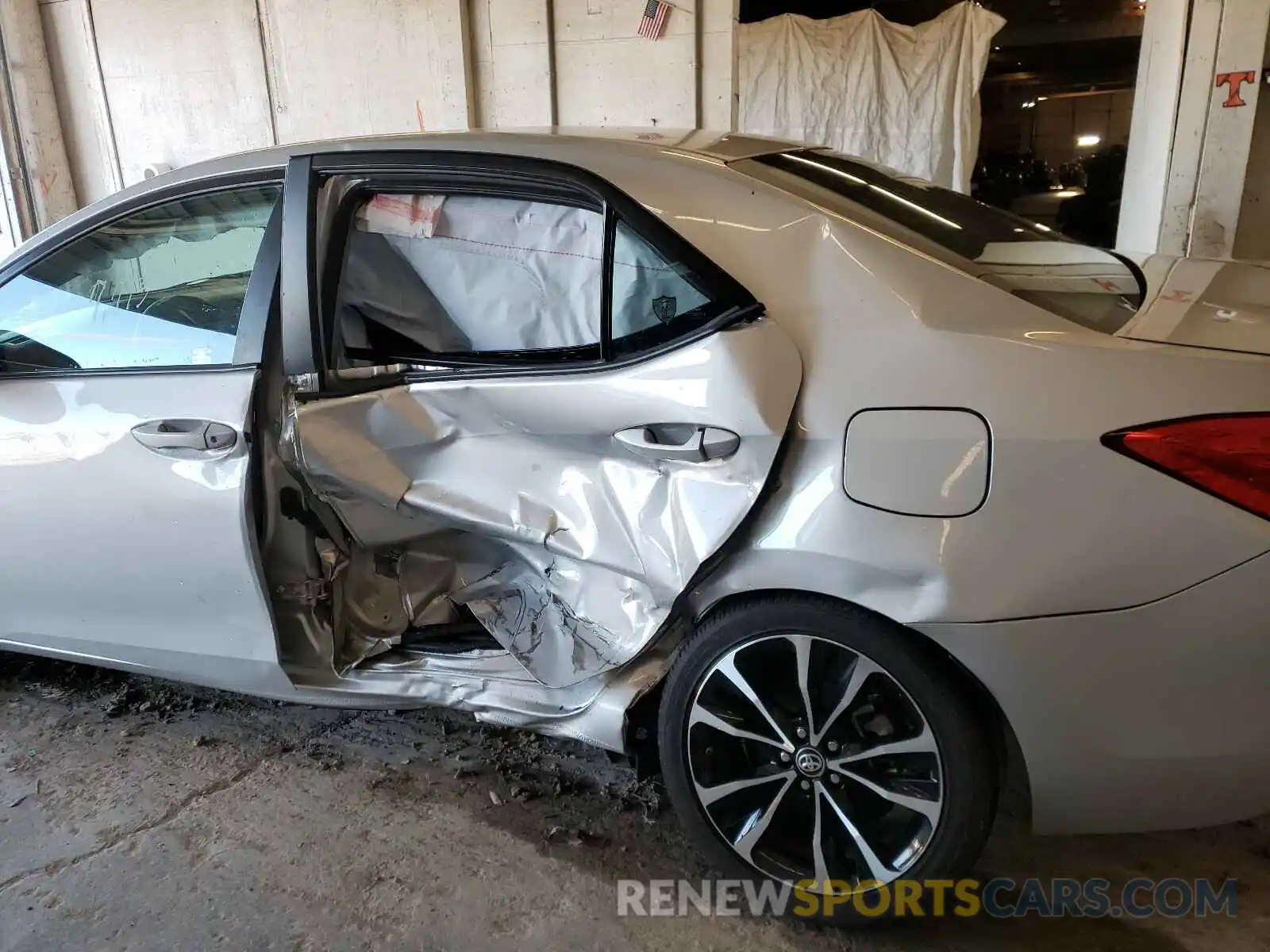 9 Photograph of a damaged car 2T1BURHE4KC185745 TOYOTA COROLLA 2019