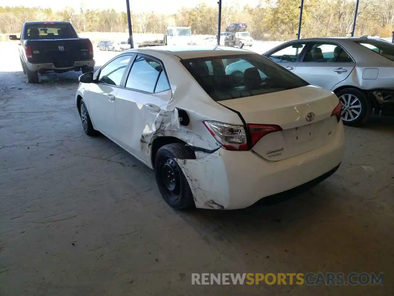 3 Photograph of a damaged car 2T1BURHE4KC186989 TOYOTA COROLLA 2019