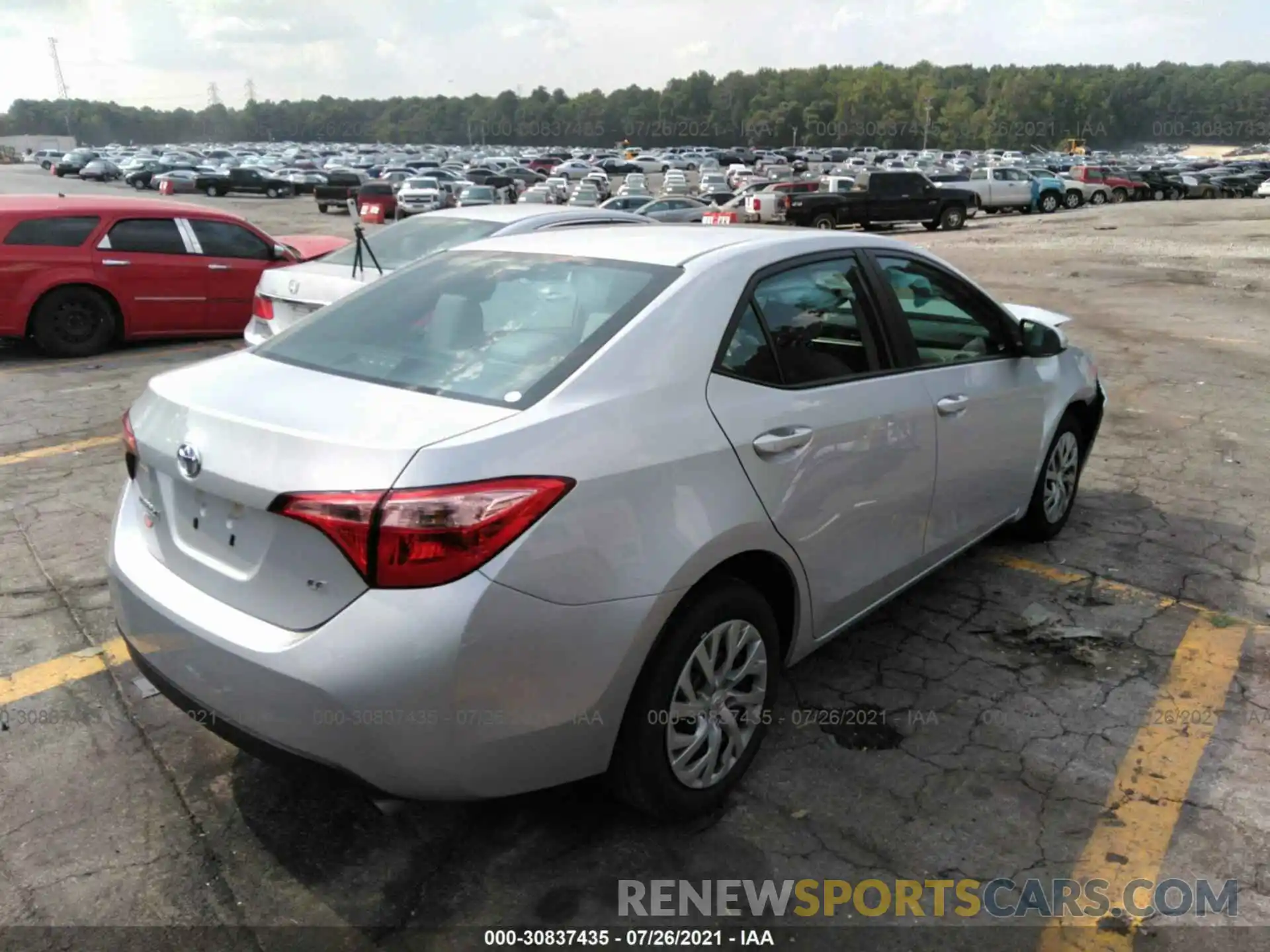 4 Photograph of a damaged car 2T1BURHE4KC187284 TOYOTA COROLLA 2019