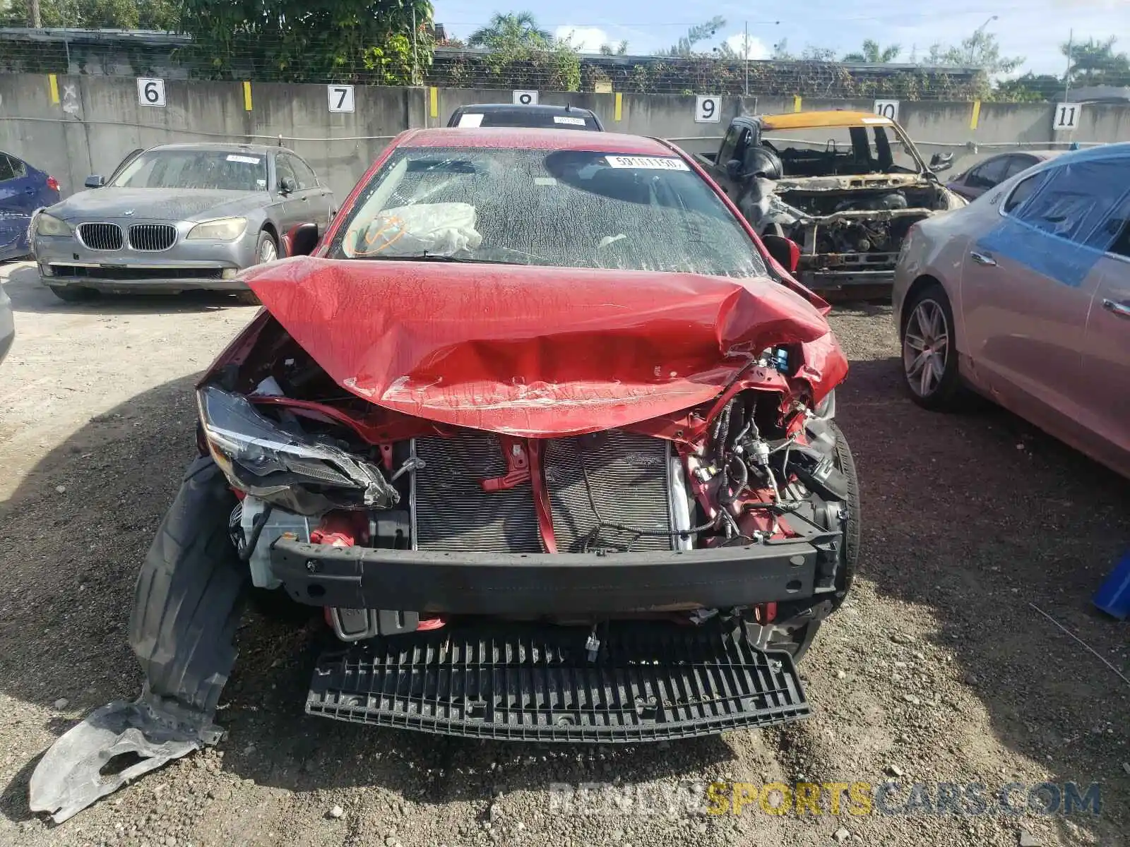 9 Photograph of a damaged car 2T1BURHE4KC192534 TOYOTA COROLLA 2019