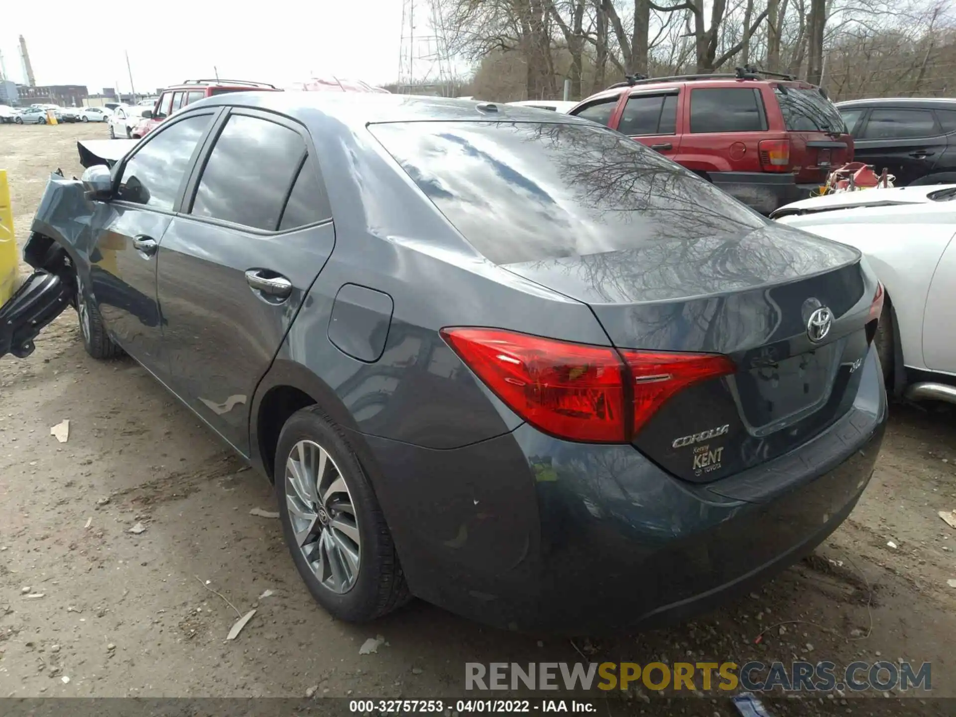 3 Photograph of a damaged car 2T1BURHE4KC192890 TOYOTA COROLLA 2019