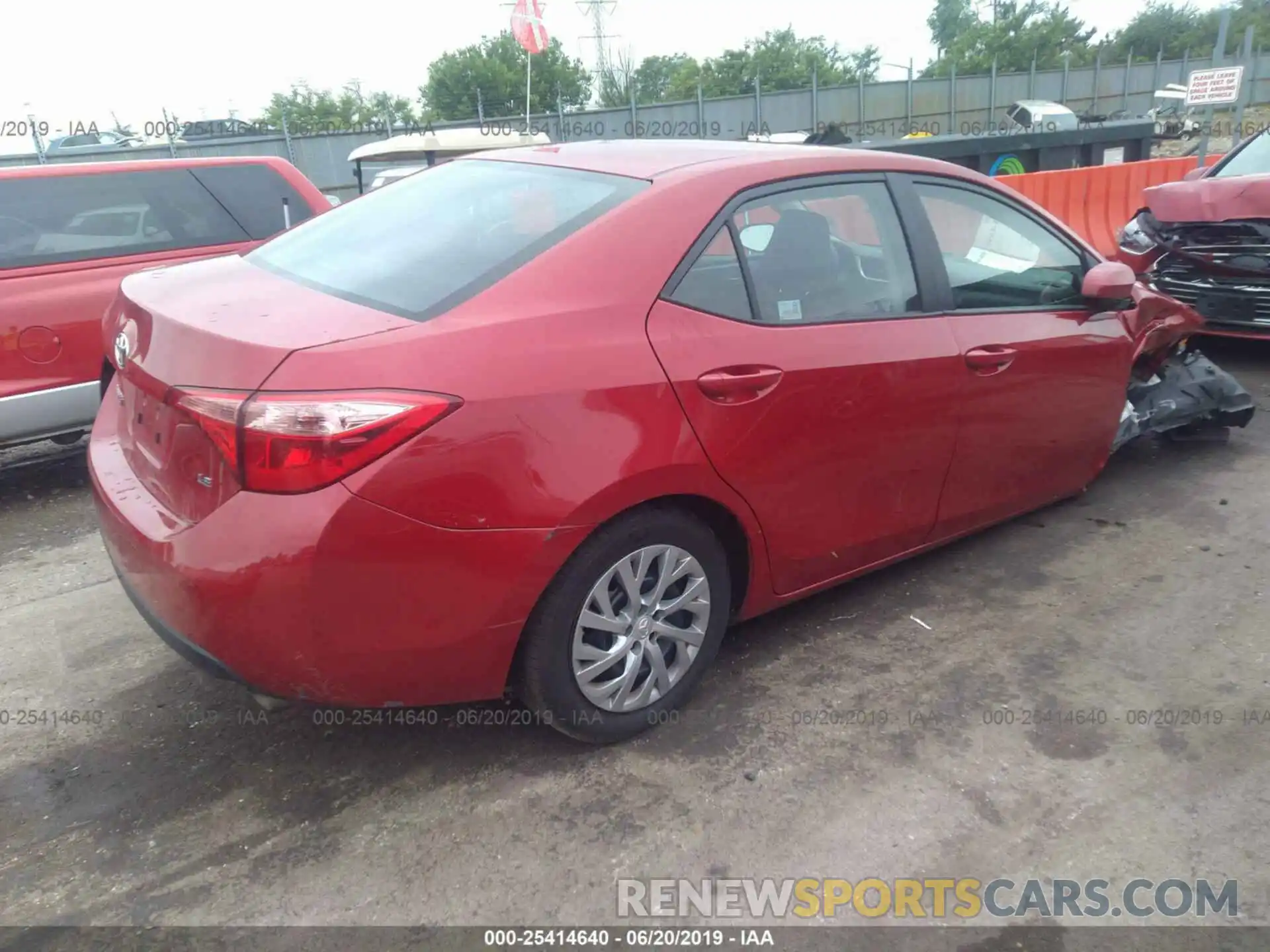 4 Photograph of a damaged car 2T1BURHE4KC193490 TOYOTA COROLLA 2019