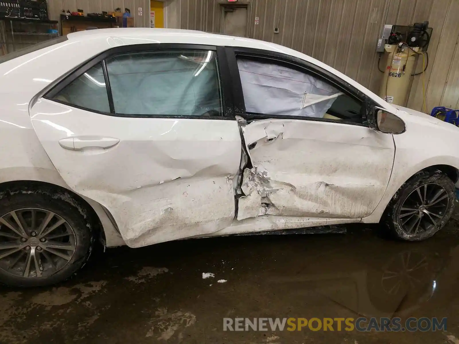 9 Photograph of a damaged car 2T1BURHE4KC193571 TOYOTA COROLLA 2019