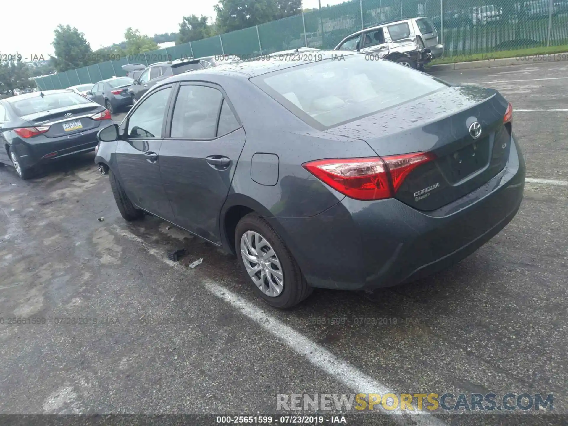 3 Photograph of a damaged car 2T1BURHE4KC194378 TOYOTA COROLLA 2019