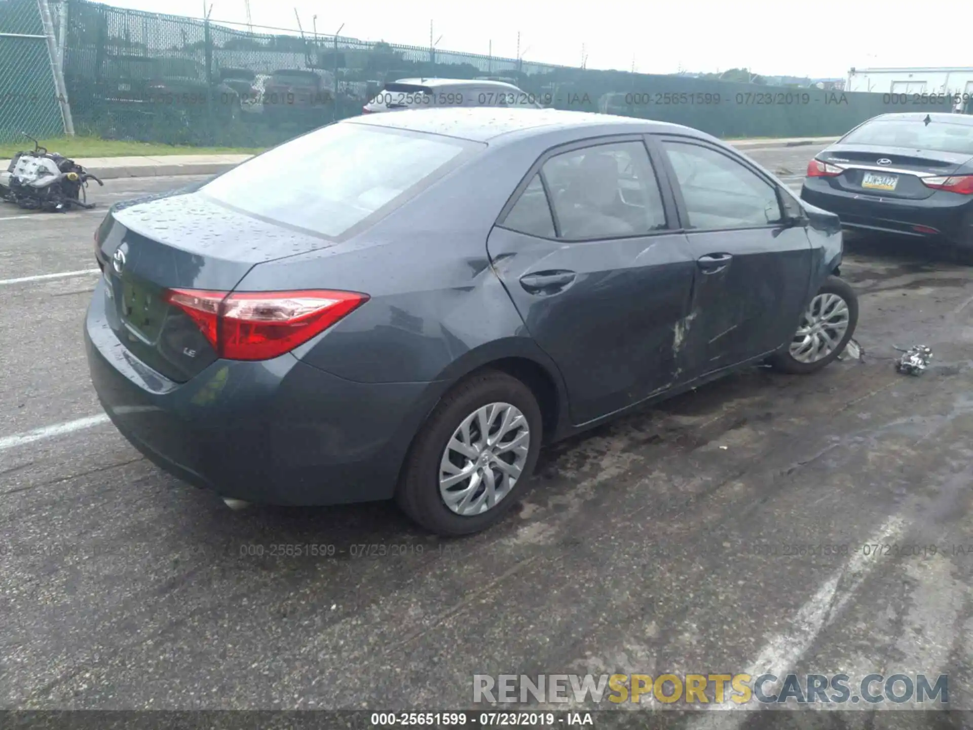 4 Photograph of a damaged car 2T1BURHE4KC194378 TOYOTA COROLLA 2019