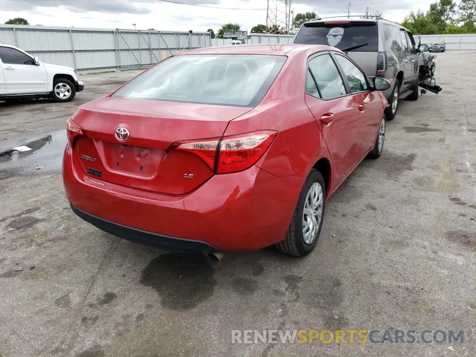 4 Photograph of a damaged car 2T1BURHE4KC194526 TOYOTA COROLLA 2019