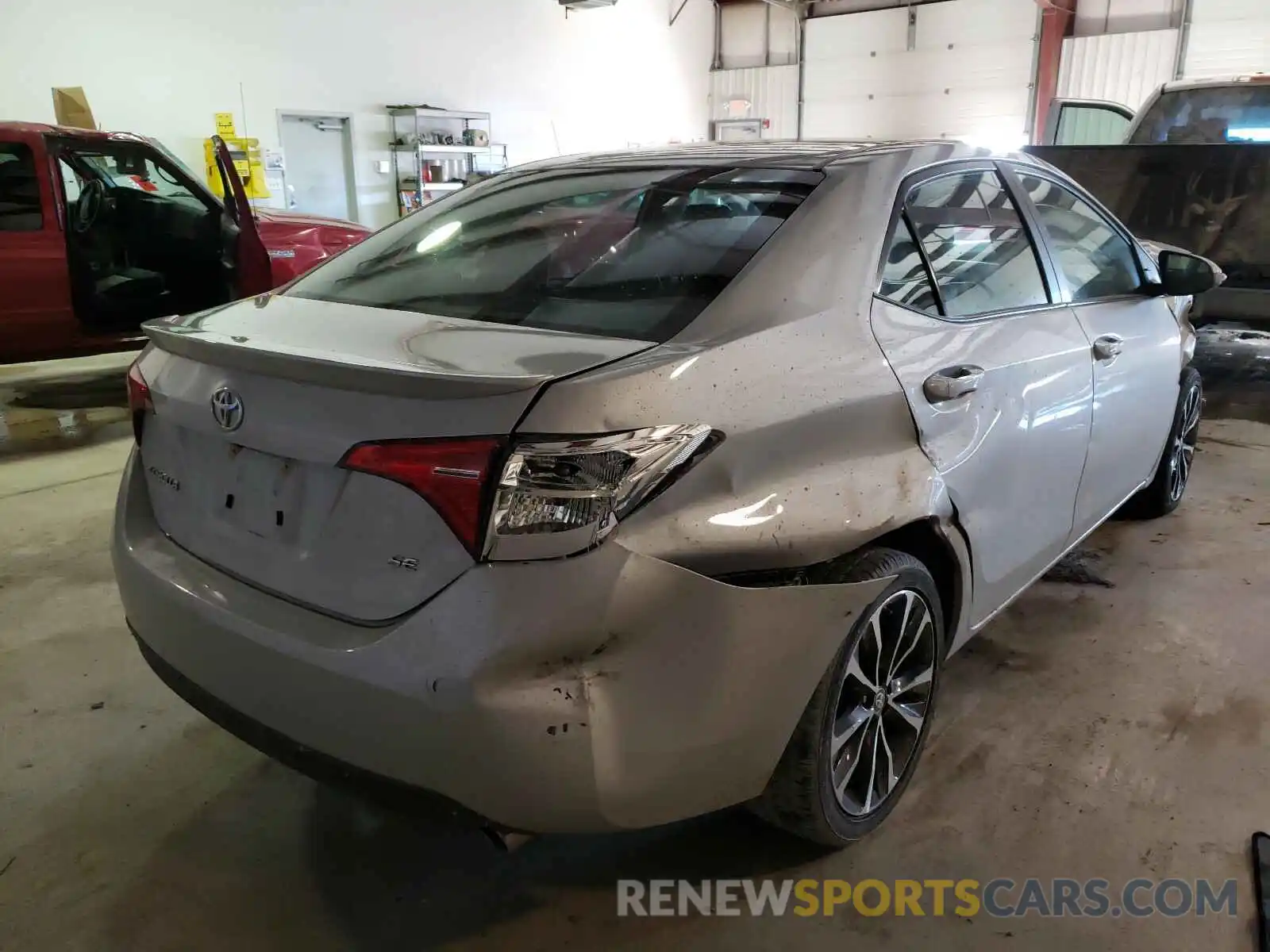 4 Photograph of a damaged car 2T1BURHE4KC194669 TOYOTA COROLLA 2019