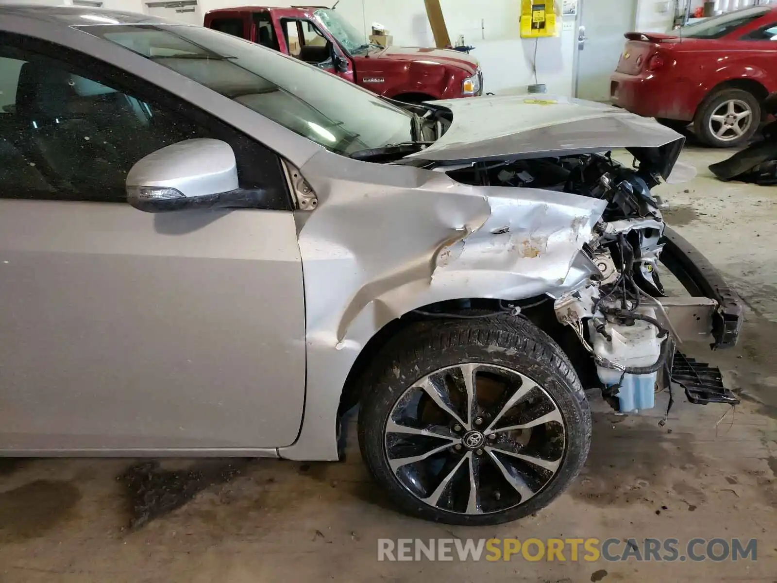 9 Photograph of a damaged car 2T1BURHE4KC194669 TOYOTA COROLLA 2019