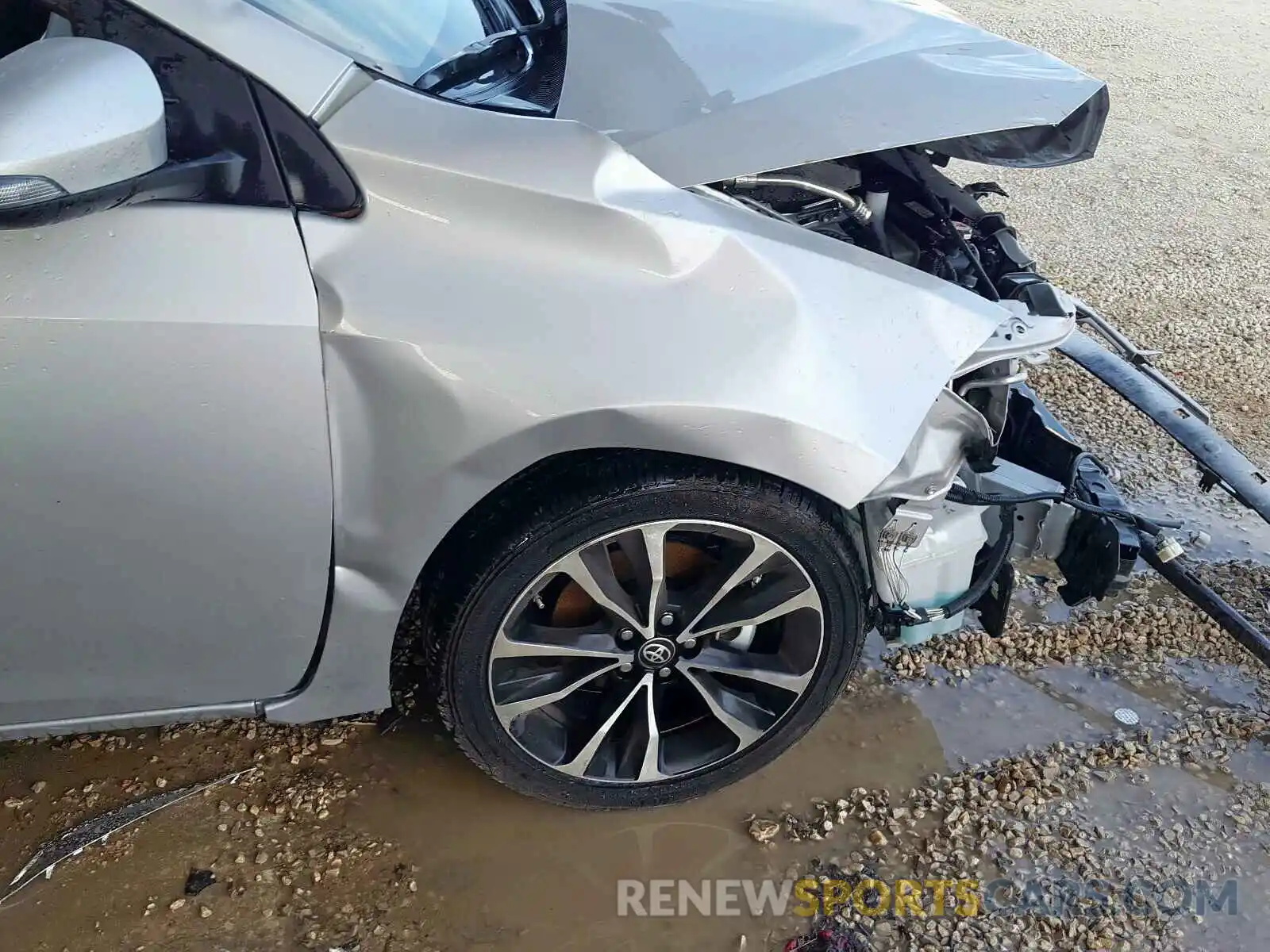 9 Photograph of a damaged car 2T1BURHE4KC195515 TOYOTA COROLLA 2019